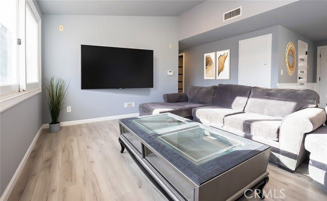 5706 Wallis Lane – photo 2