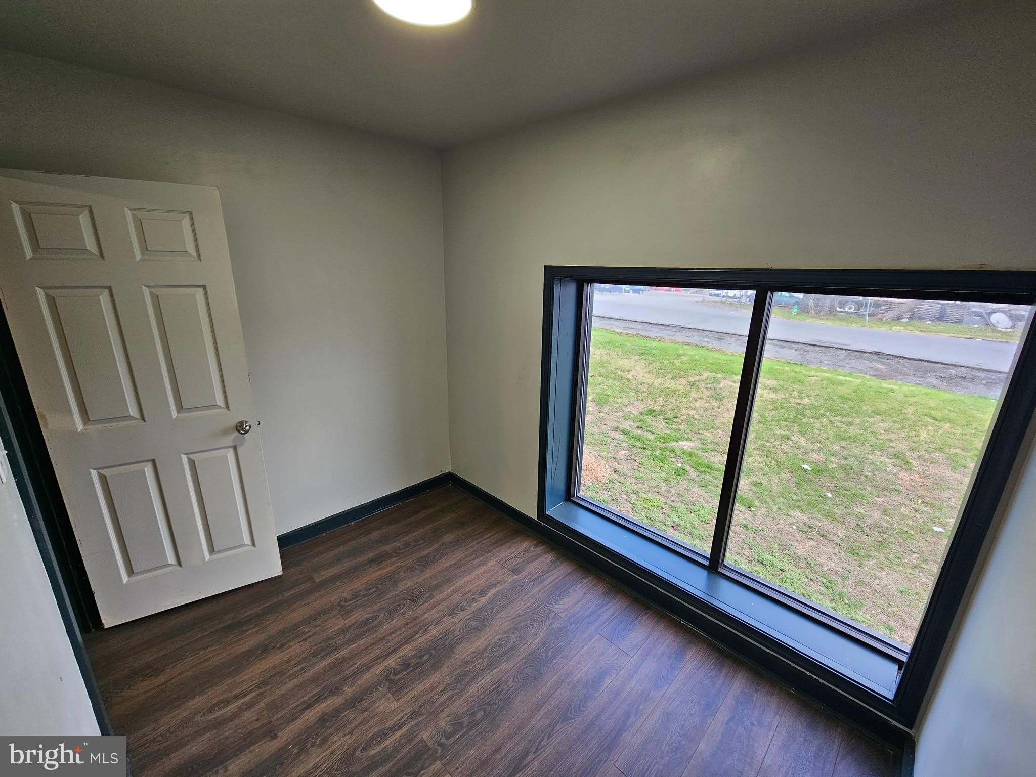 9203 ENTERPRISE Court – photo 4