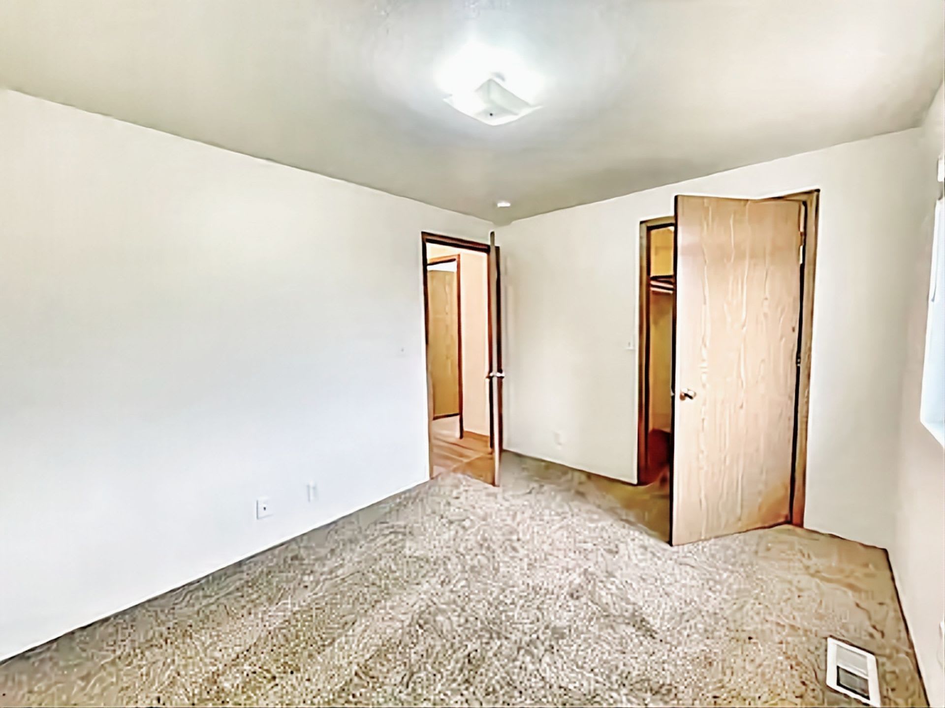 Charming 2 bedroom 1 bath townhome available! – photo 4