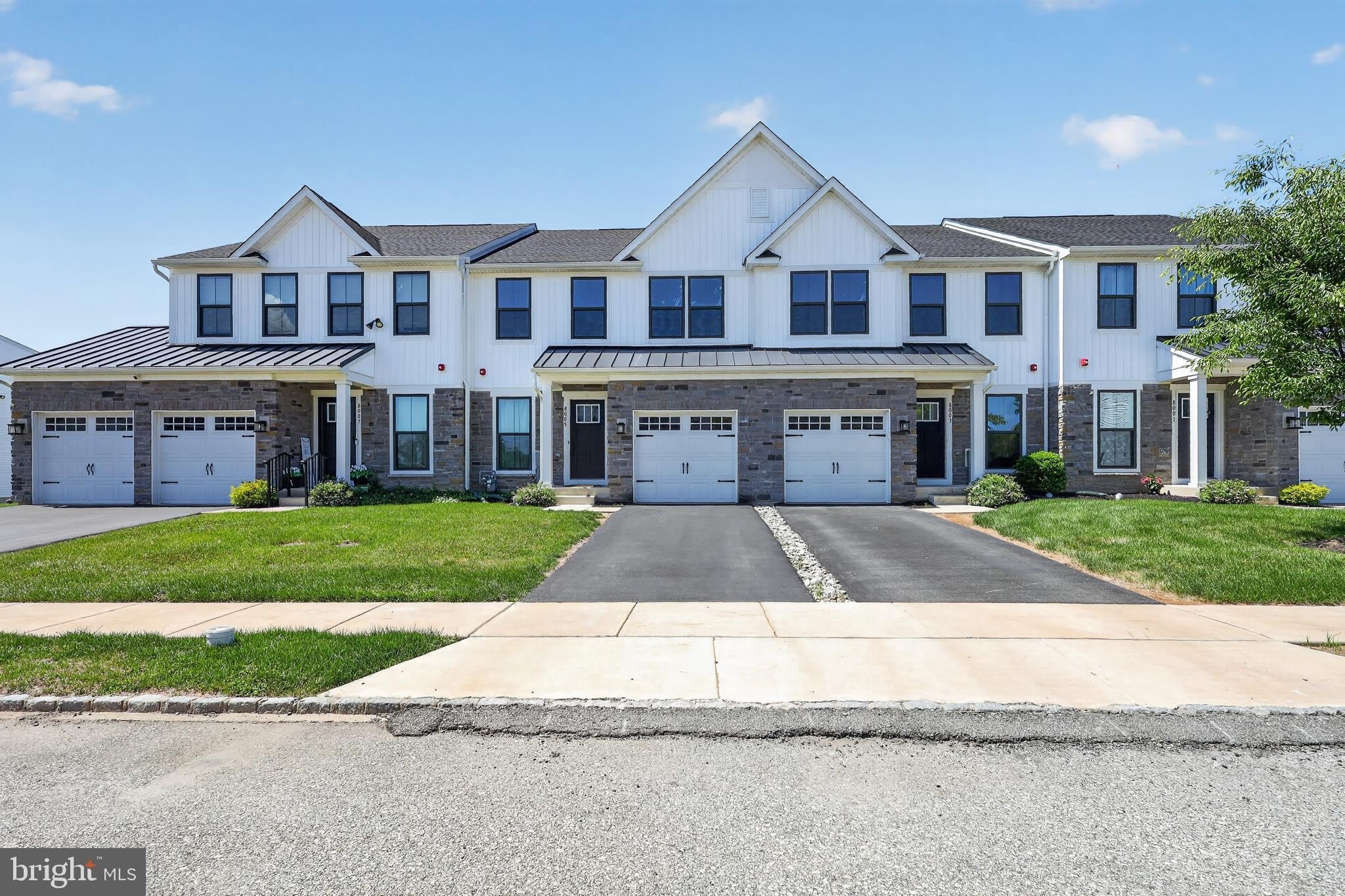 8005 MILLTOWN Circle – photo 2