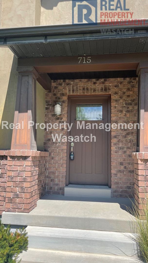 Beautiful 3 bedroom, 3 bathroom Townhome across from Liberty Park in Salt Lake City Utah!! – photo 2