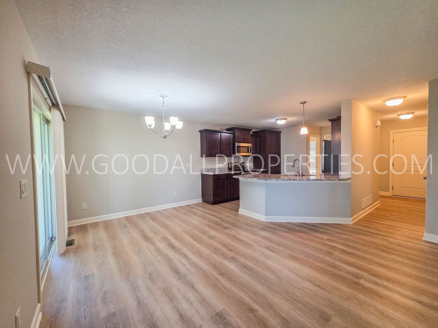 4 Bed Waukee Home with Granite Counters & Covered Deck – photo 2