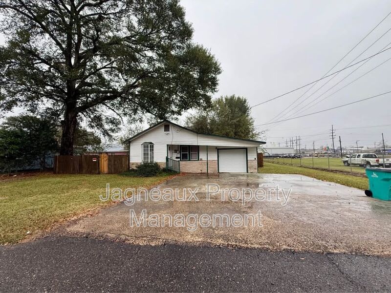 227 E Peach Ave – photo 1