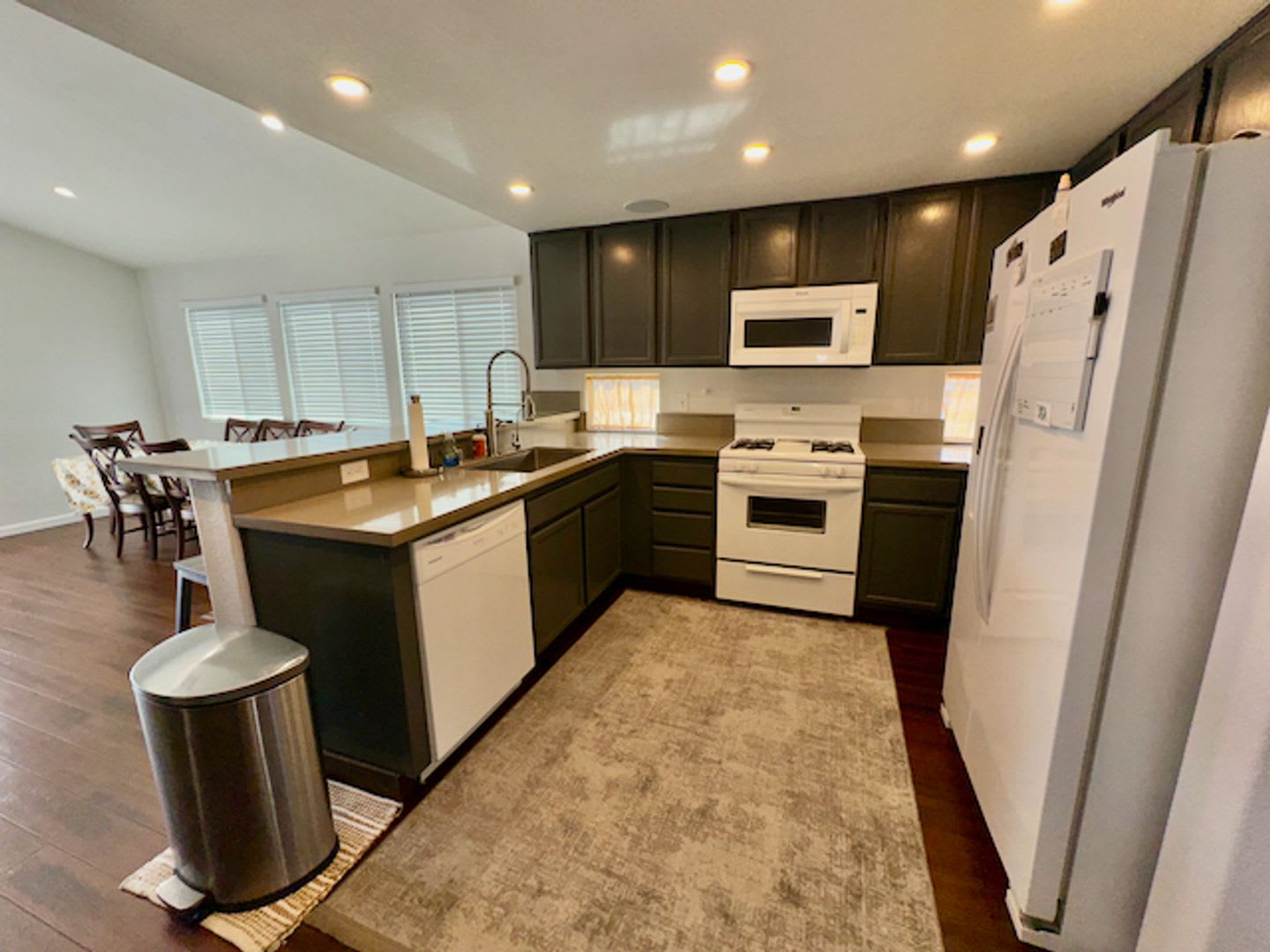 Beautiful, renovated 3-bedroom home. – photo 5