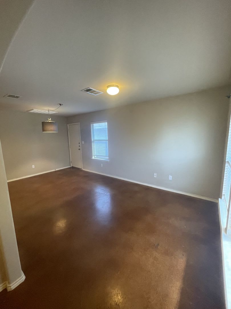 2 bedroom 1 bath adorable home – photo 4