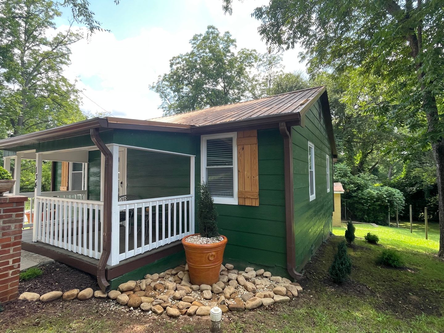 Charming Fully Renovated 2BR/1BA Near Both Hospitals – Washer/Dryer Included! – photo 2