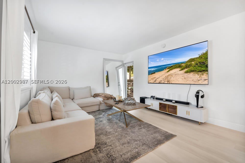 240 Galen Dr – photo 3