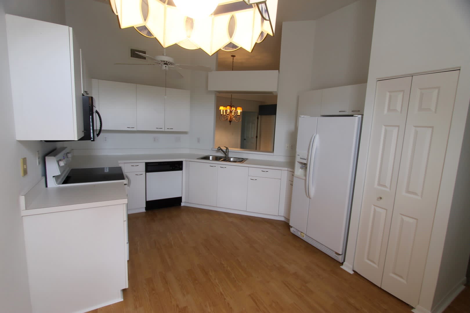 Ask About The Two Weeks Free Perfect Location Lakeside 3 Bed 2 Bath Condo One Car Garage North Naples – photo 5