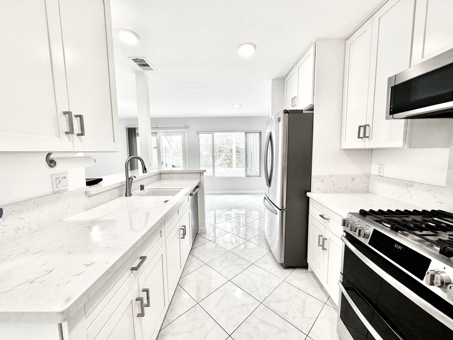 FOR RENT – photo 2