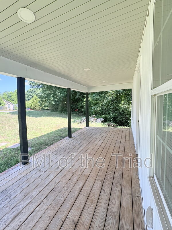 2421 Daisy Street – photo 3
