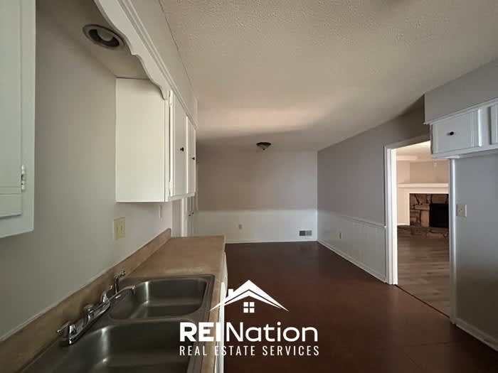 3857 Clemmer Drive – photo 5