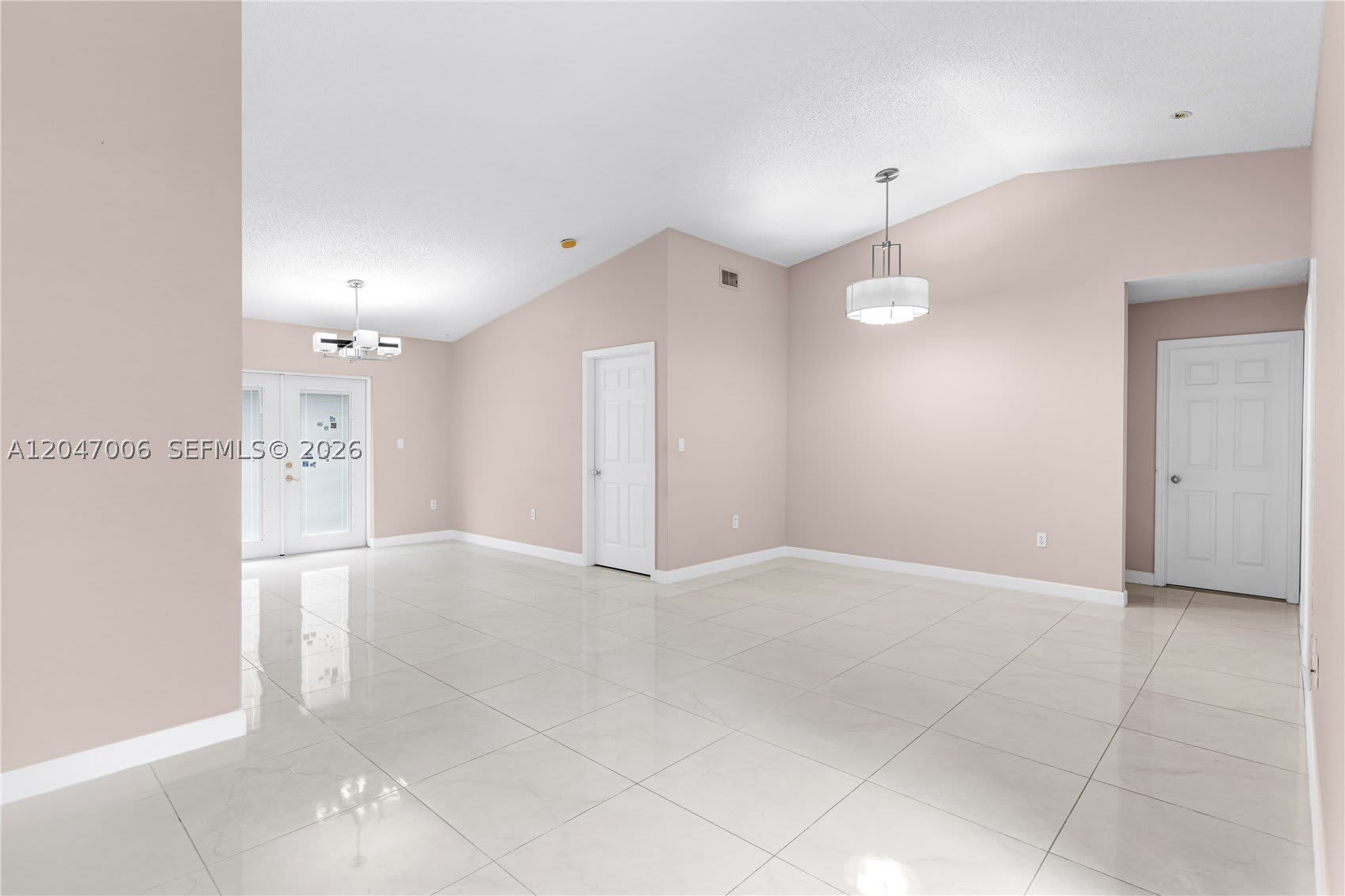 8433 NW 189th St – photo 2