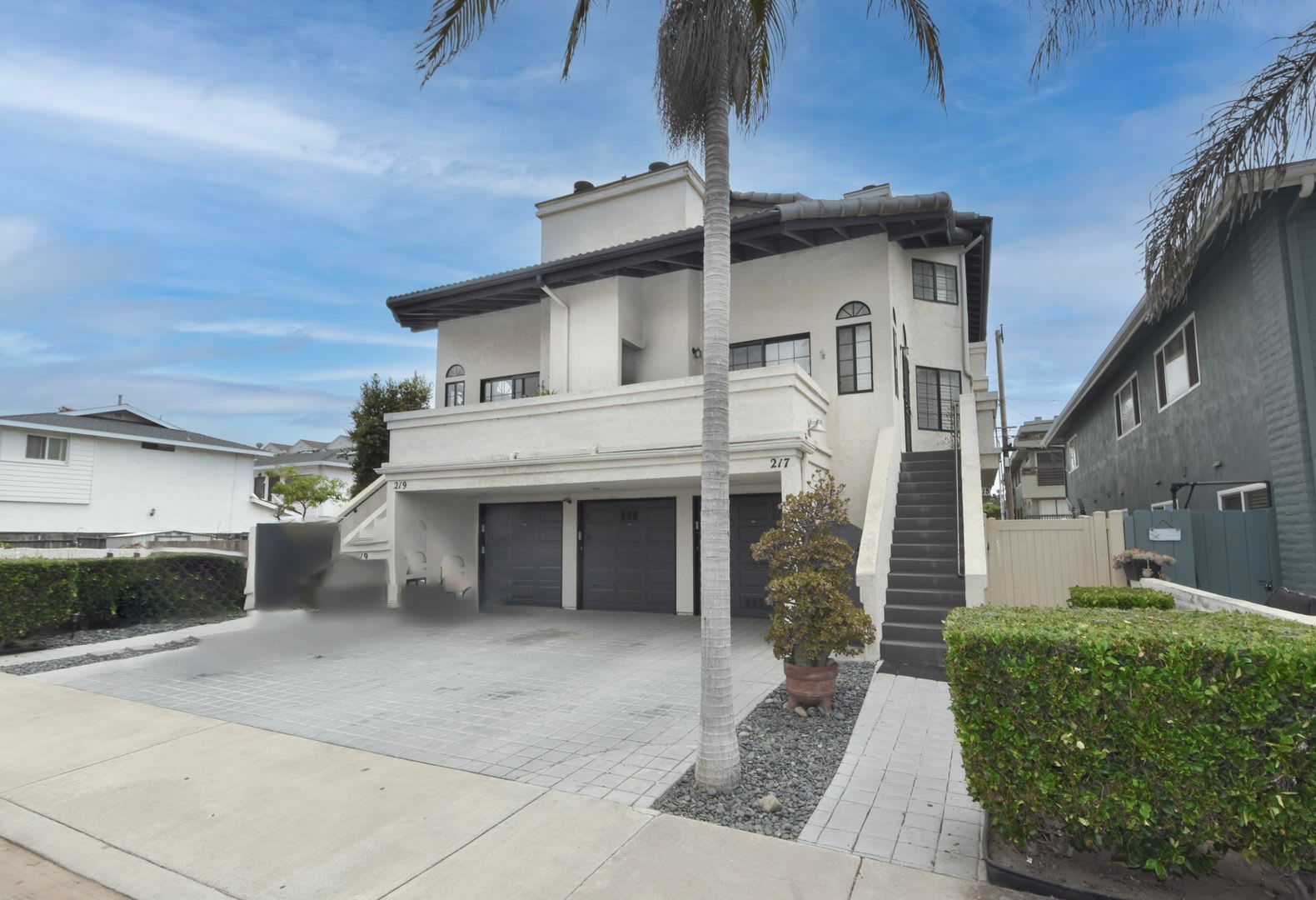 215 Elm Avenue – photo 1
