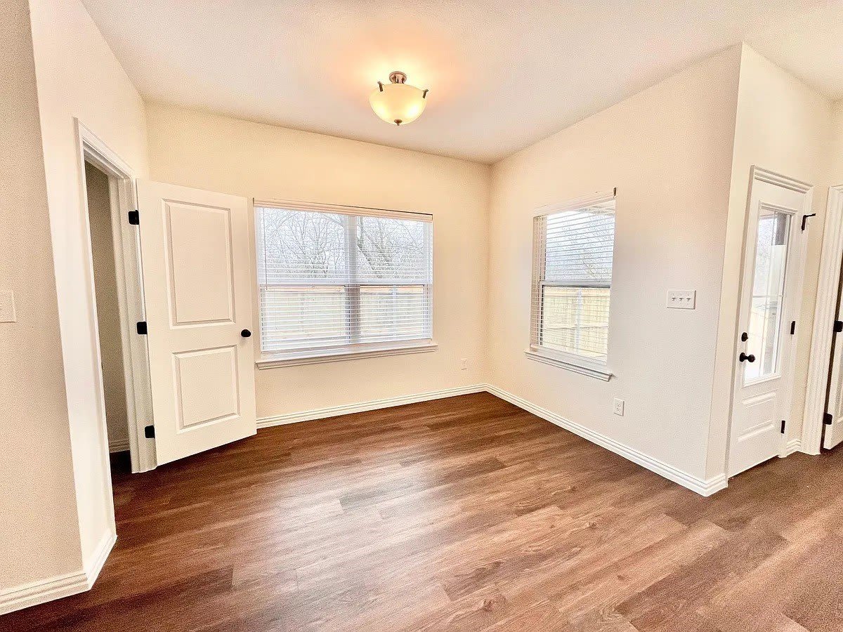 327 E Nelson Street – photo 5