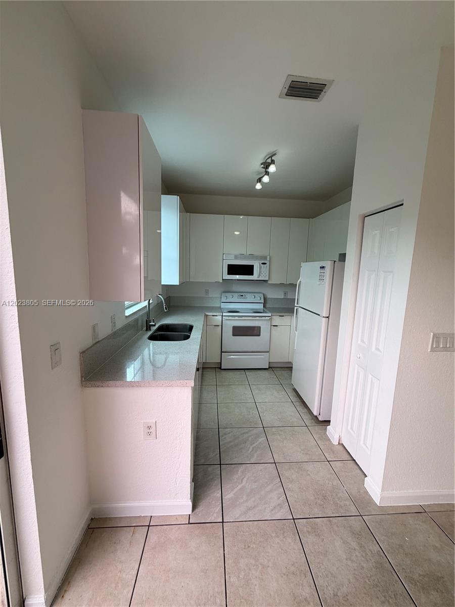 607 Northeast 21st Terrace – photo 1