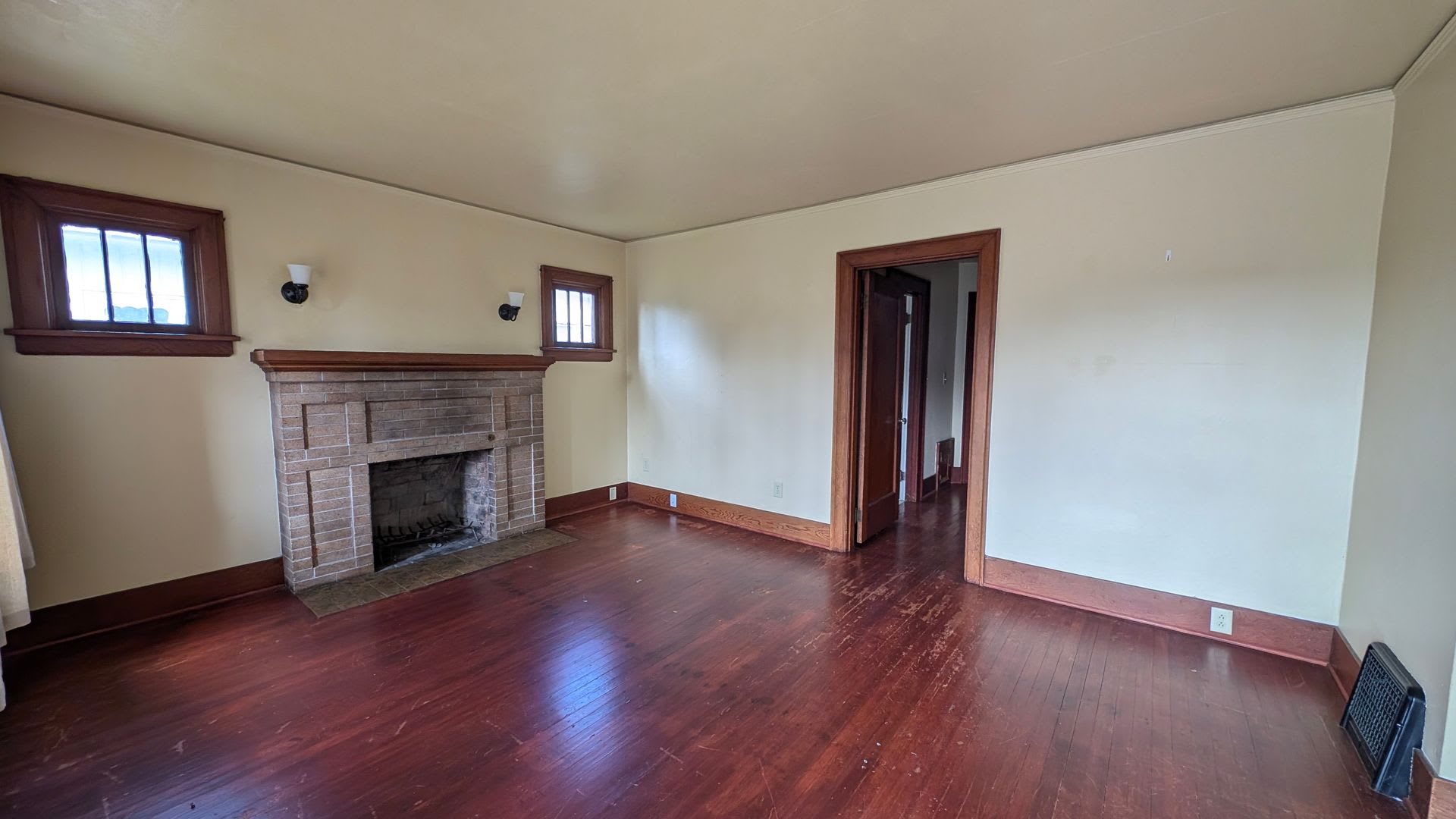 Charming 3 Bedroom House in Downtown – photo 2