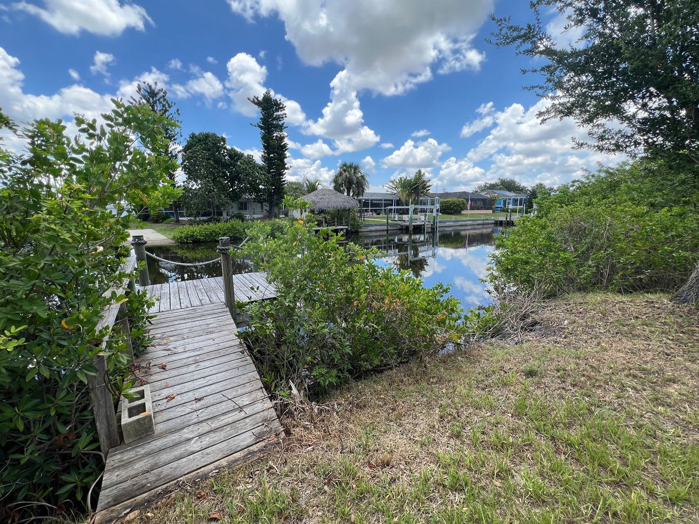 ANNUAL, UNFURNISHED * POOL * CANAL ** AVAIL 9/1/26 * 3 BEDS/2 BATHS * $2,025/month – photo 4