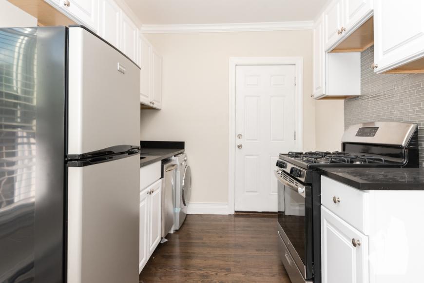 3821 N Greenview Ave – photo 2