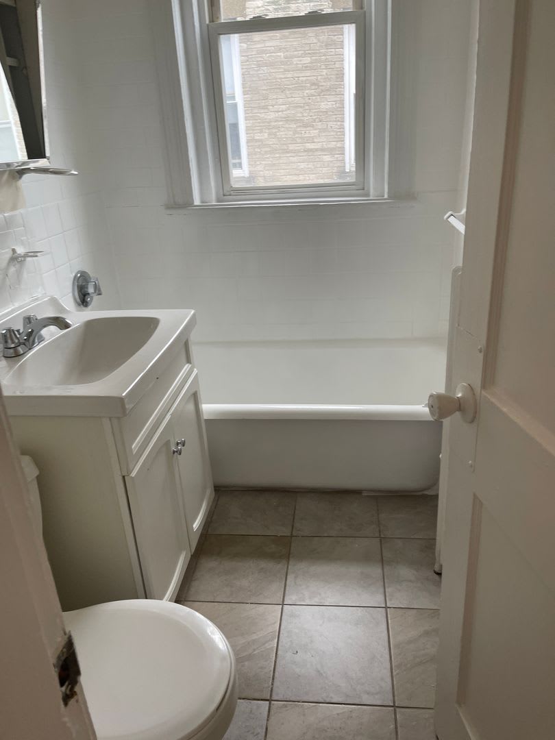 Brighton Near St Es Hospital and T stop 3rd Floor Super sunny spacious 2 bed Nice Place! – photo 2