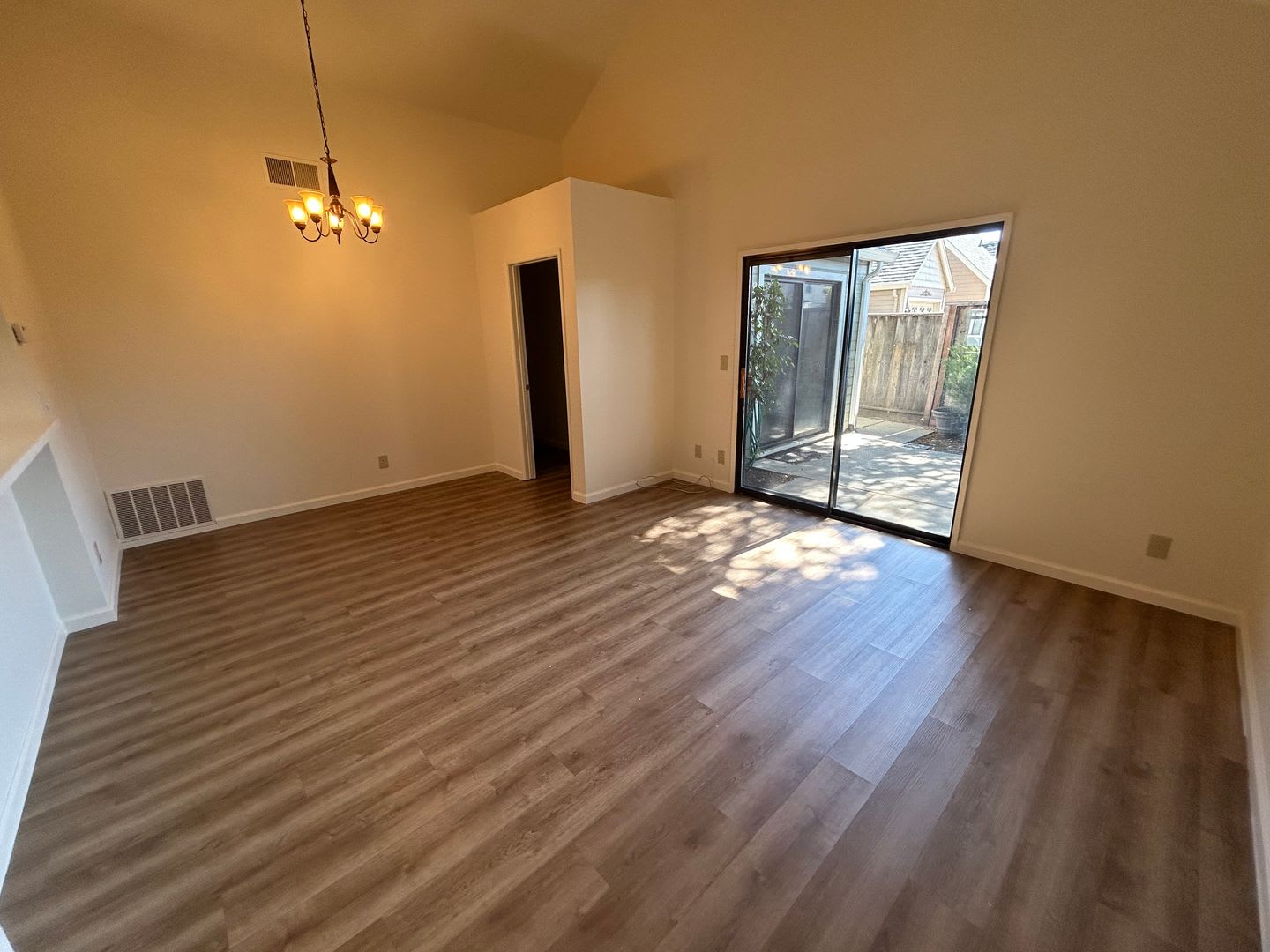 Adorable 1 Bedroom Home in 55+ Cottage Green Community! – photo 2