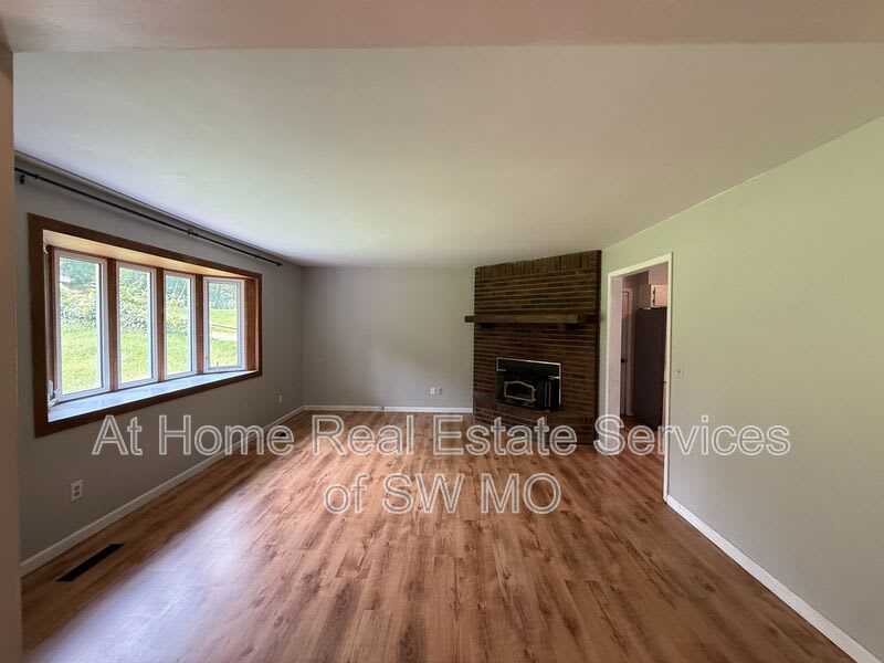 6124 S Farm Road 131 – photo 4