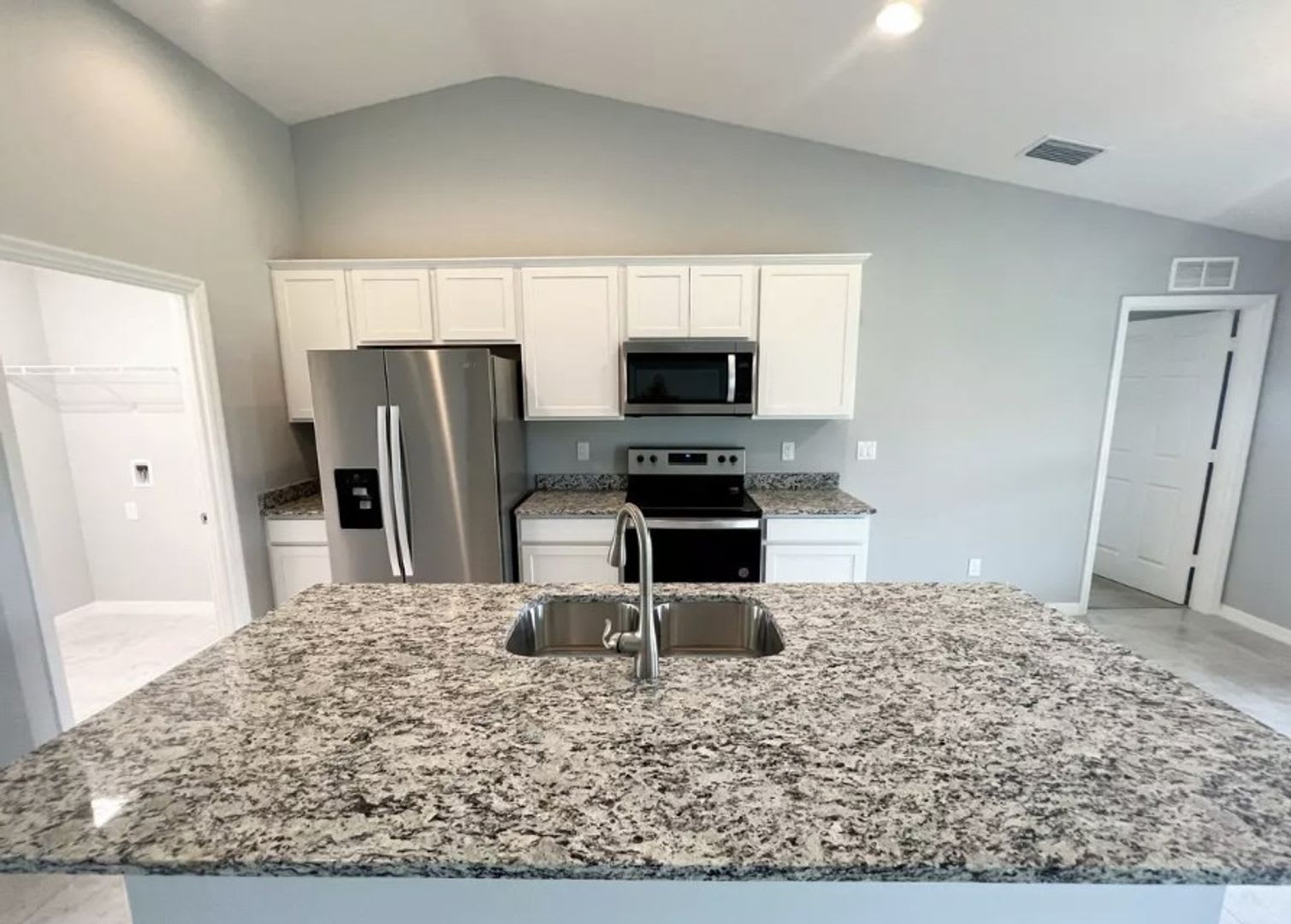 3 Bedroom 2 Bathroom Home with a Den! – photo 4