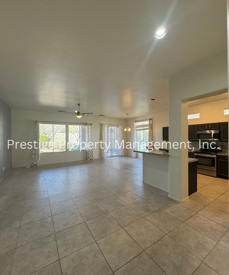 Gorgeous 55+ community home located in Heritage Highlands at Dove Mountain!!! – photo 3