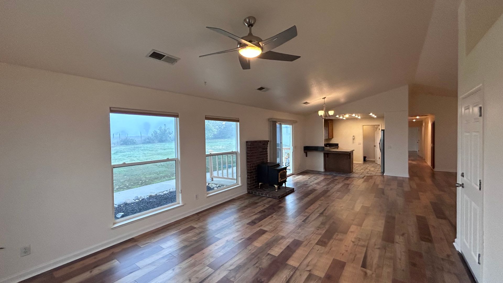 14575 Avenida Central – photo 2