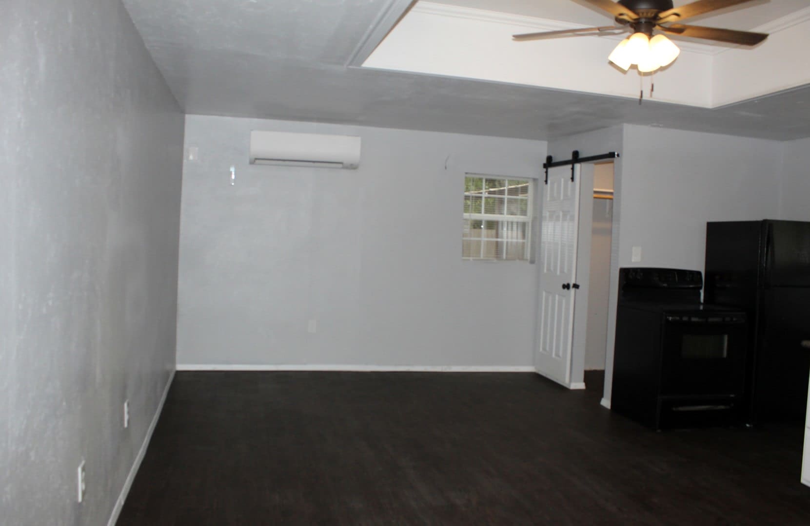 STUDIO GARAGE APARTMENT, UTILITIES PAID – photo 2