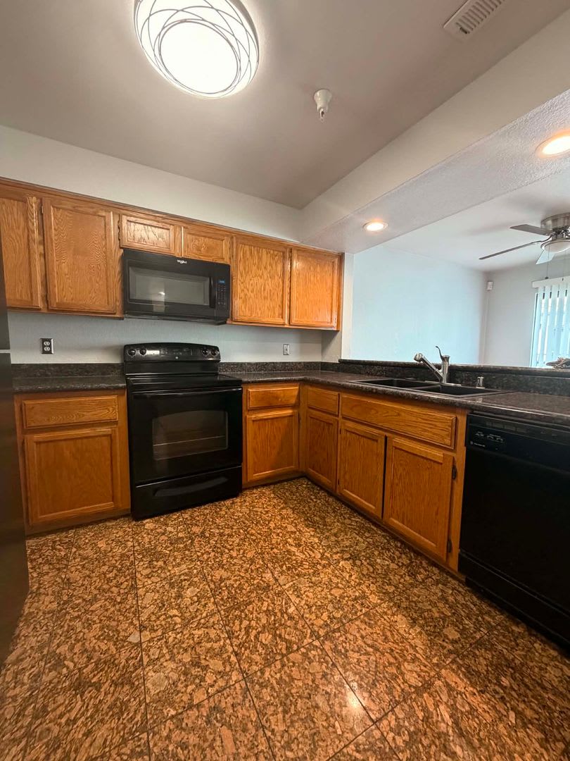 BEAUTIFULLY UPGRADED VALLEJO CONDO WITH TWO-CAR GARAGE! – photo 5