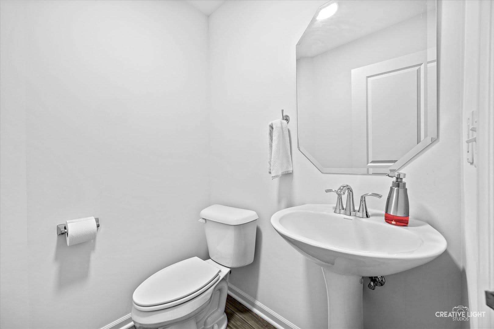 1097 Moraine Drive – photo 3