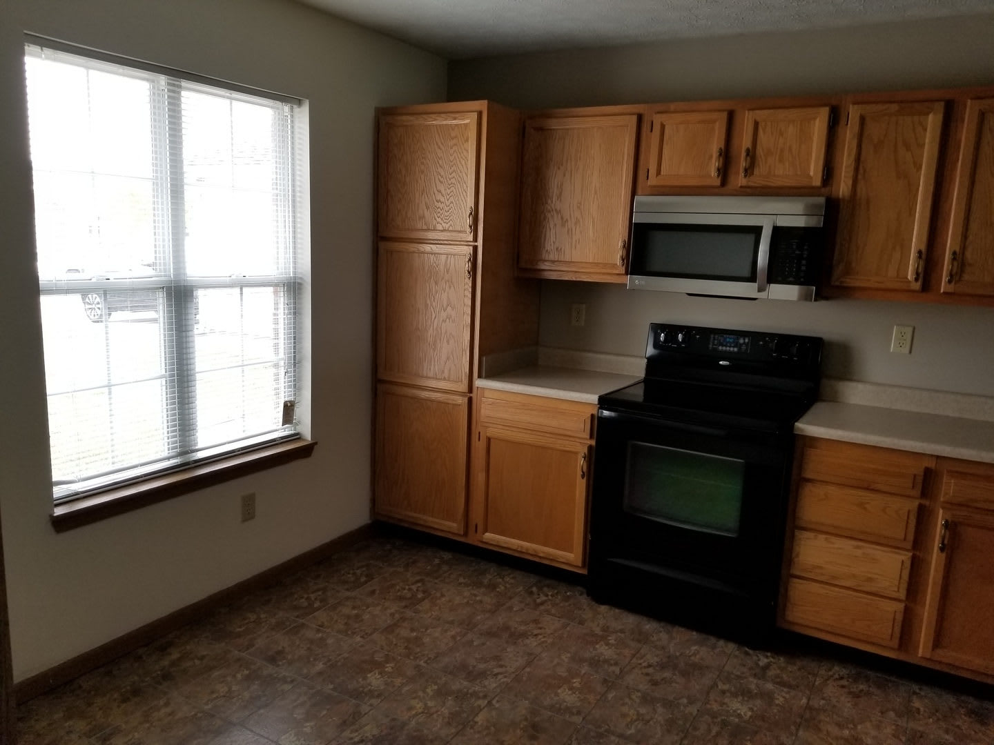 Spacious 3-Bedroom, 2-Bathroom Duplex with 2-Car Garage! – photo 5