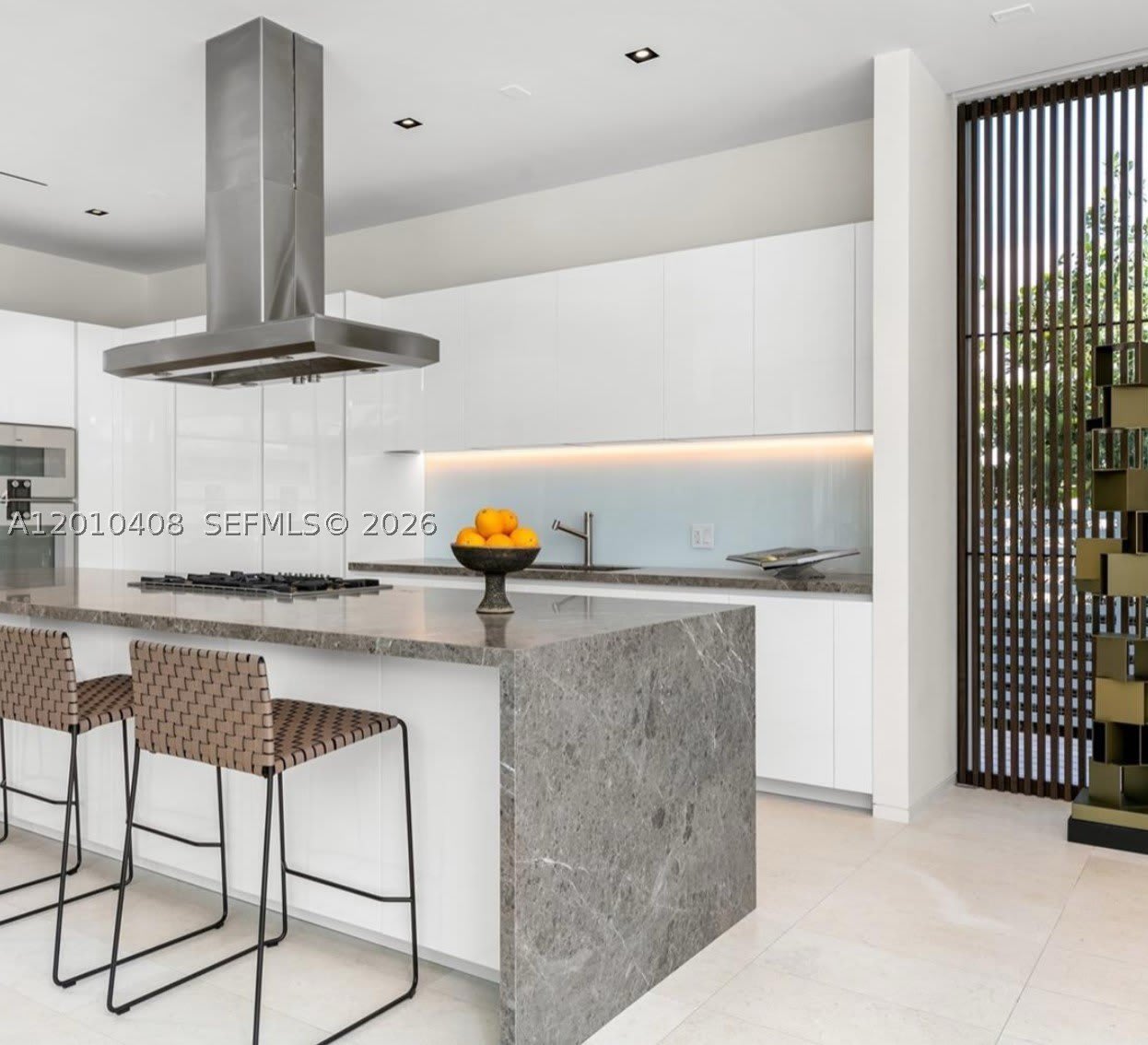 1081 W 48Th St – photo 4