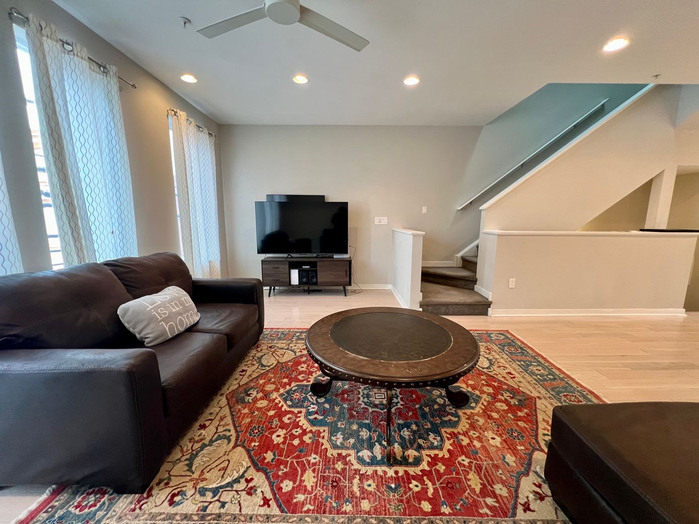 Gorgeous 3-Bedroom Townhome with One-Car Garage in Olde Kensington! Available mid-August! – photo 4