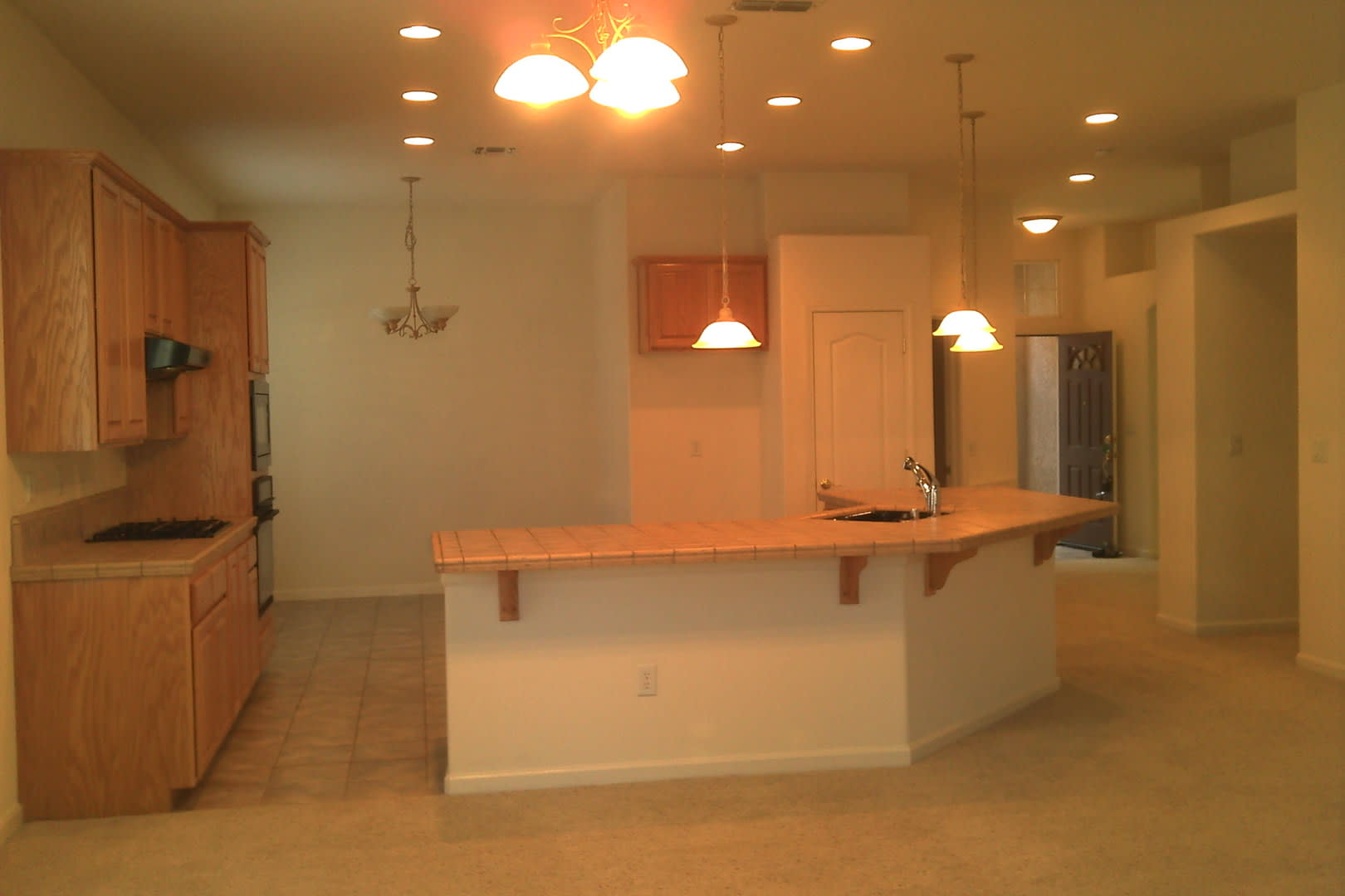 Single Story 1700sqft Rocklin Single Story, 3 bedroom, 2 baths-Gardner, Walking distance shopping – photo 2
