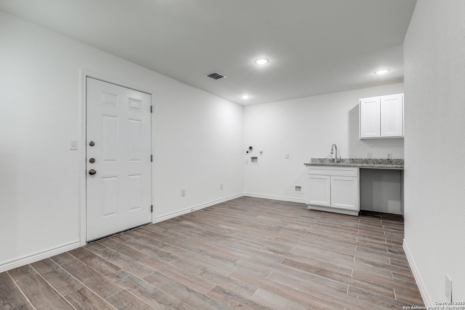 1835 W Poplar – photo 5