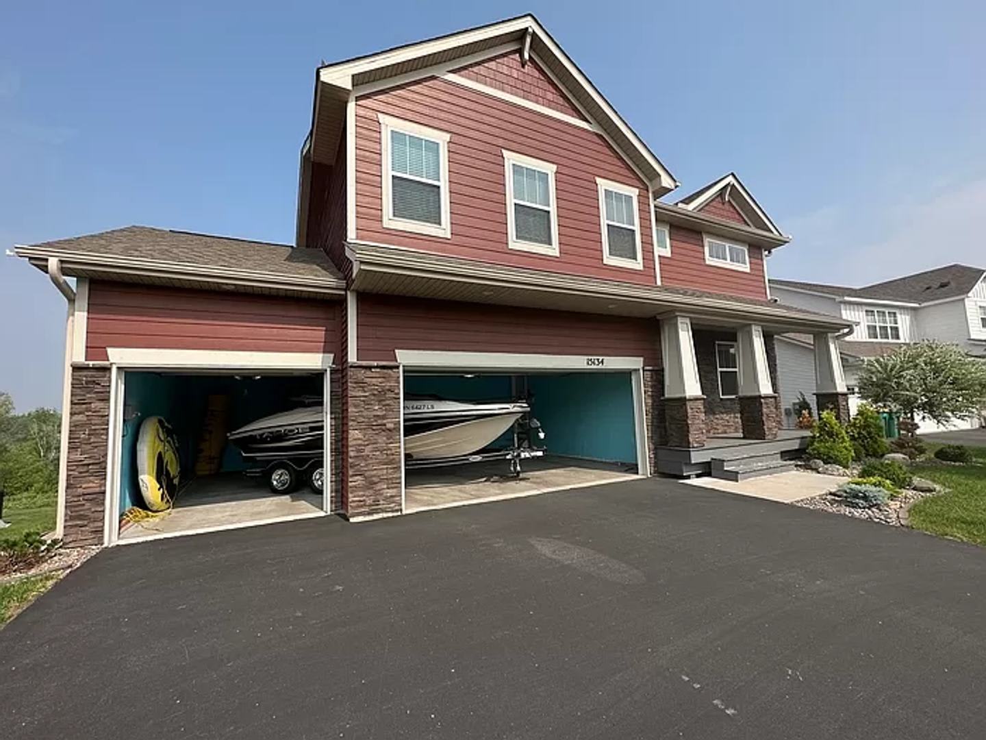 Gorgeous 5 Bedroom, 3.5 Bath Single Family Home w/Sun Deck! – photo 2