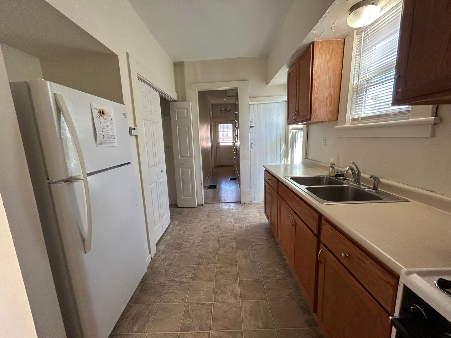 Charming Three Bedroom House In Grove City – photo 4