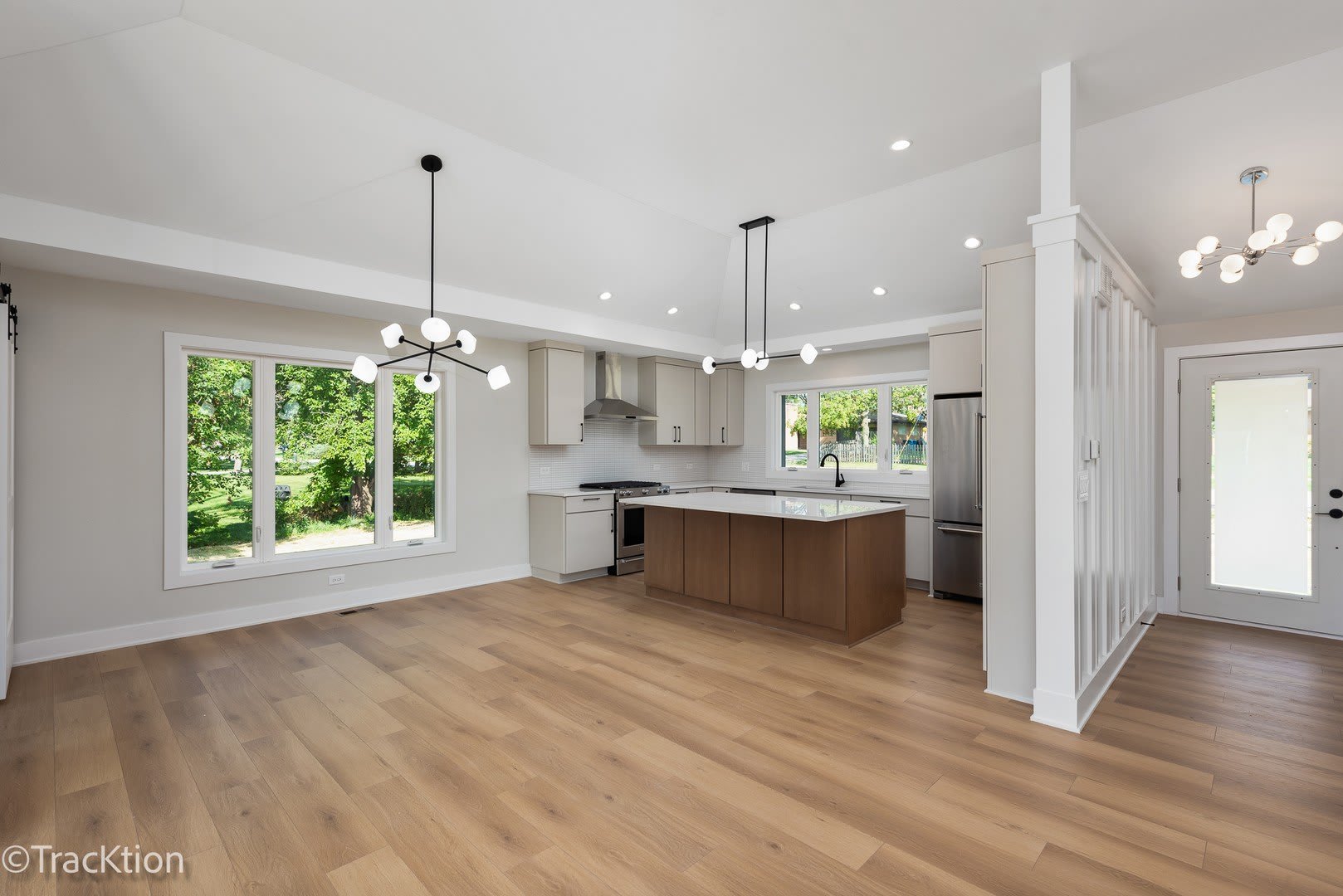 137 W Chicago Avenue – photo 3