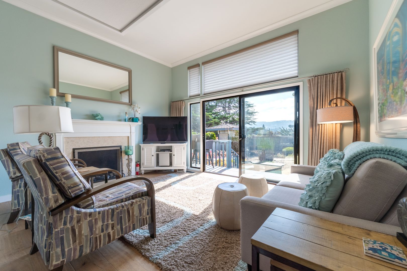 Sophisticated Beachfront Escape with Panoramic Ocean Views – photo 4