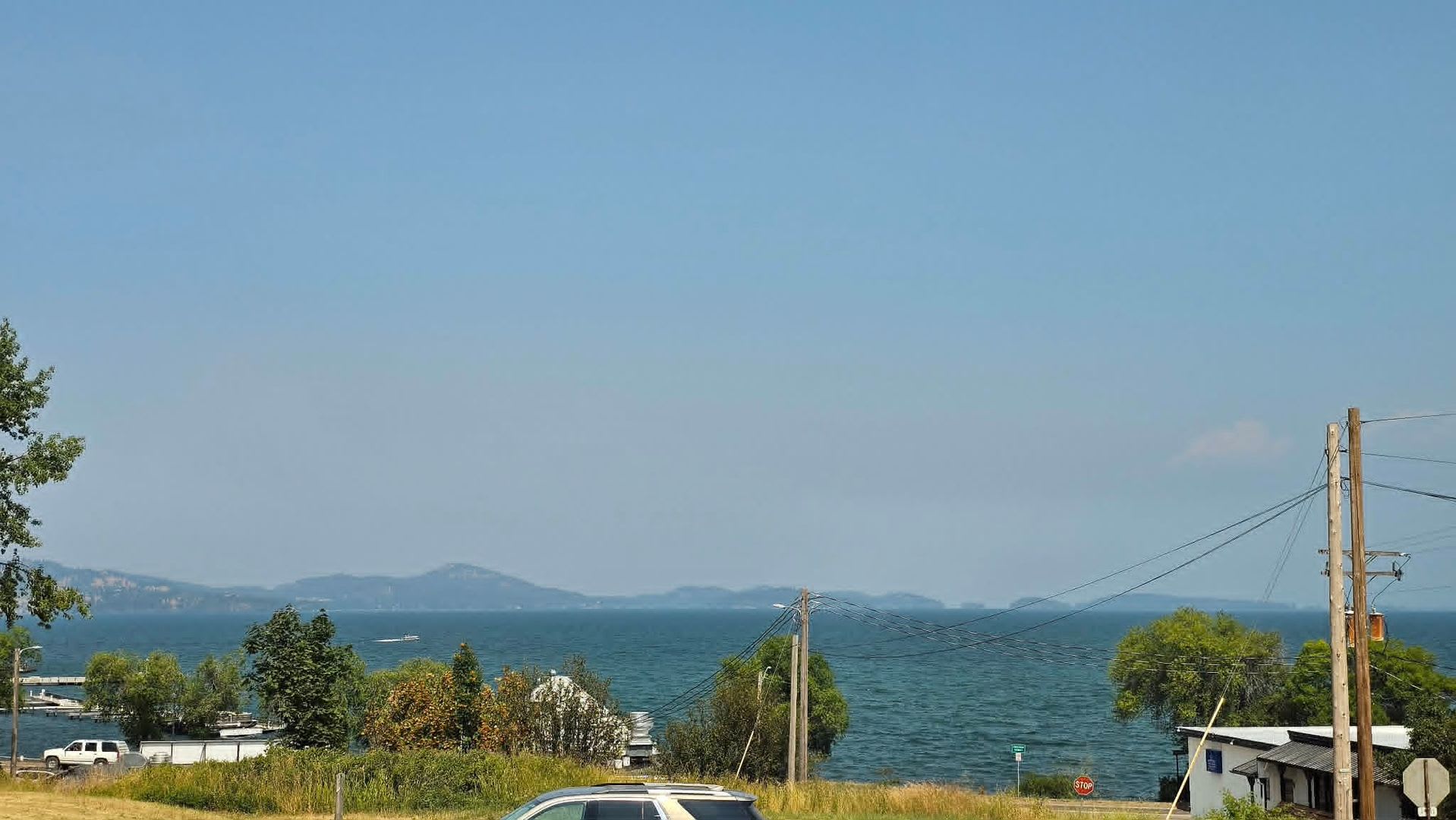 Corner Lot House With Lake Views – photo 5