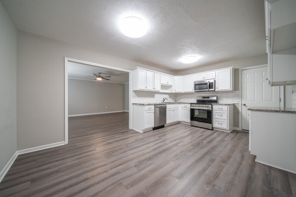 6040 Luna Drive – photo 2