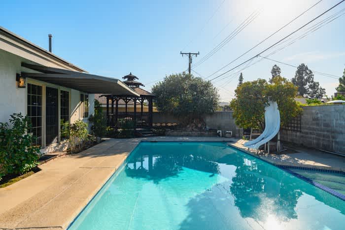 135 Underhill Drive – photo 2
