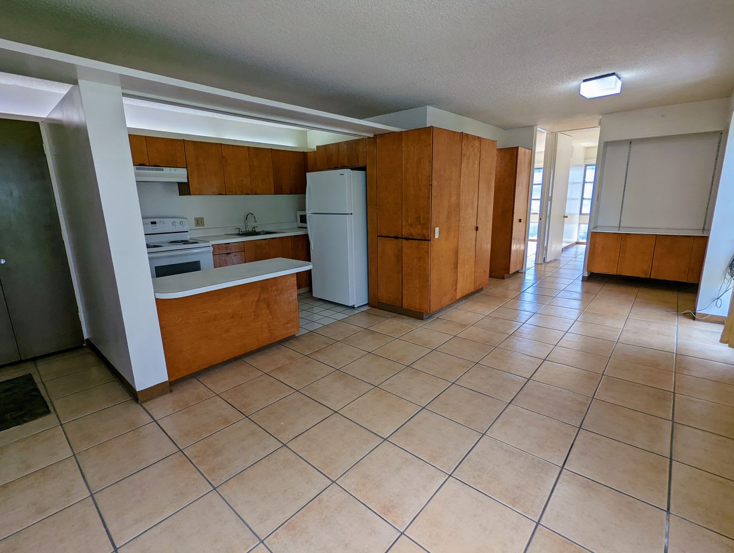 Convenient Makiki 2 Bed 1 Bath 2 Parking Near Punahou Uh Manoa Kapiolani Hospital – photo 3