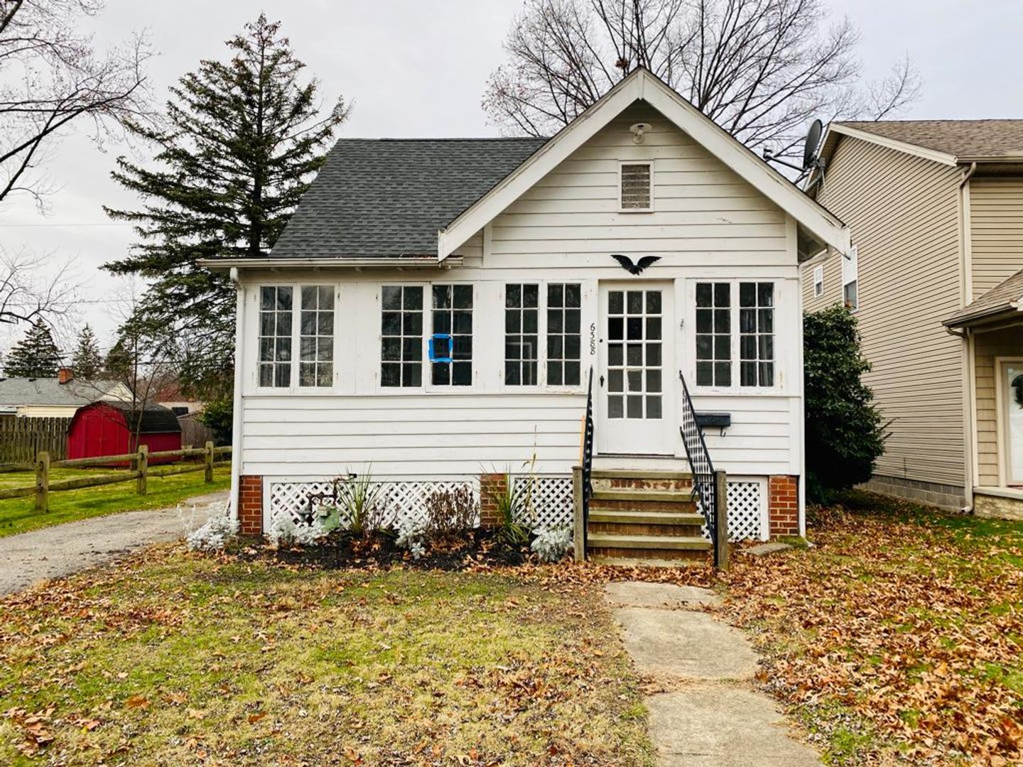 Spacious 3-Bedroom Mentor Home with Hardwood Floors and Garage – photo 1