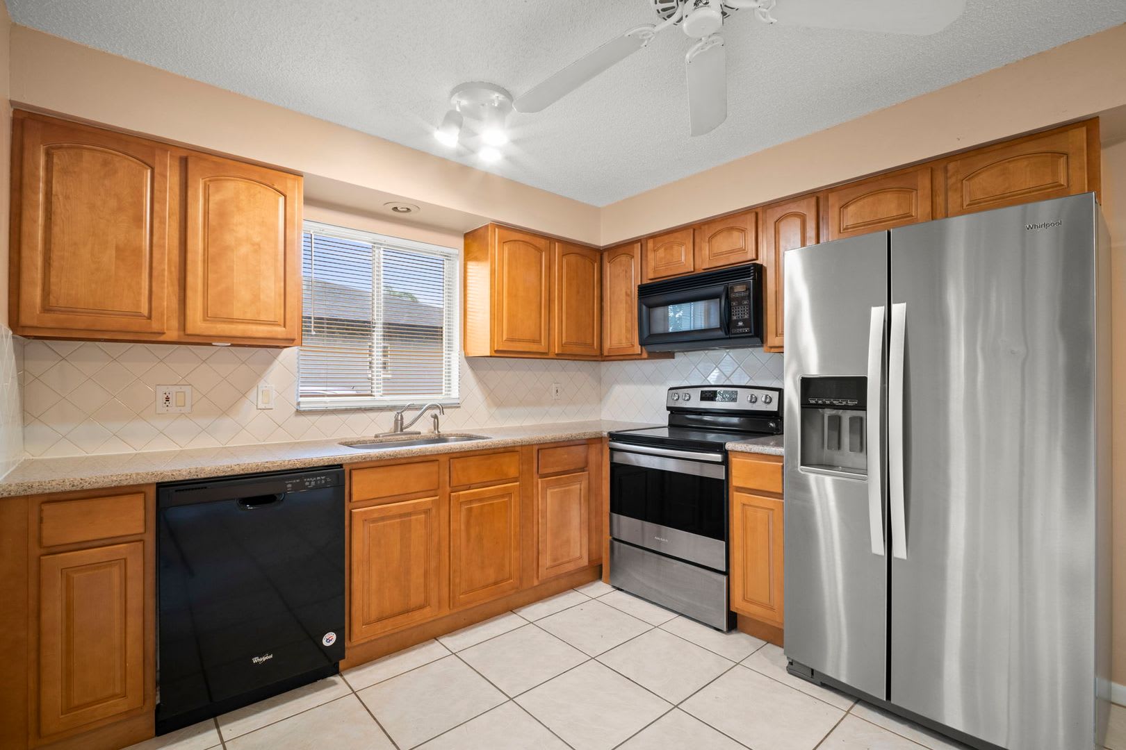Beautiful 2 Bedroom 2 Bathroom Apartment Perfectly Located In Cape Coral – photo 3