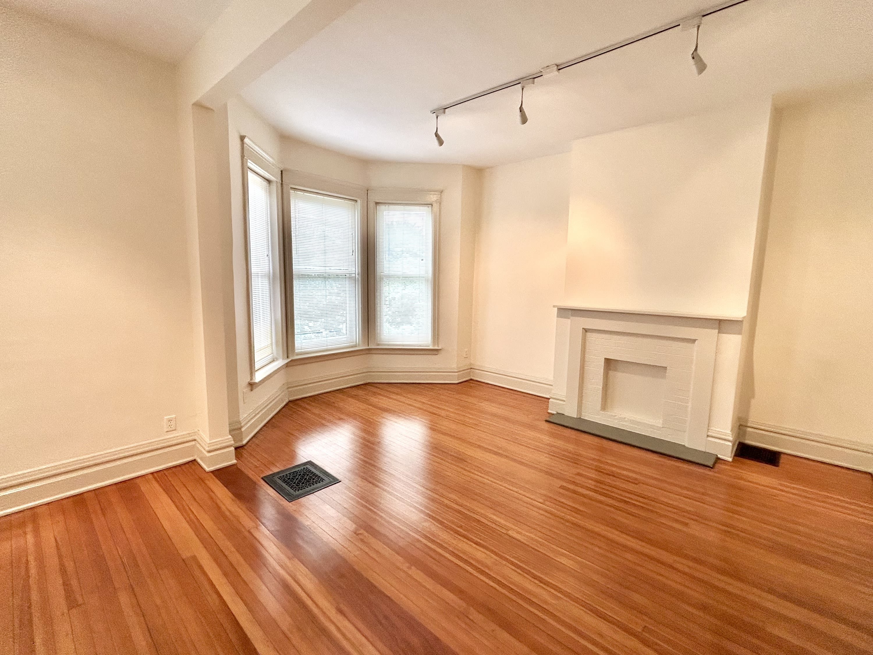 4351 N. Hermitage Ave. – photo 5