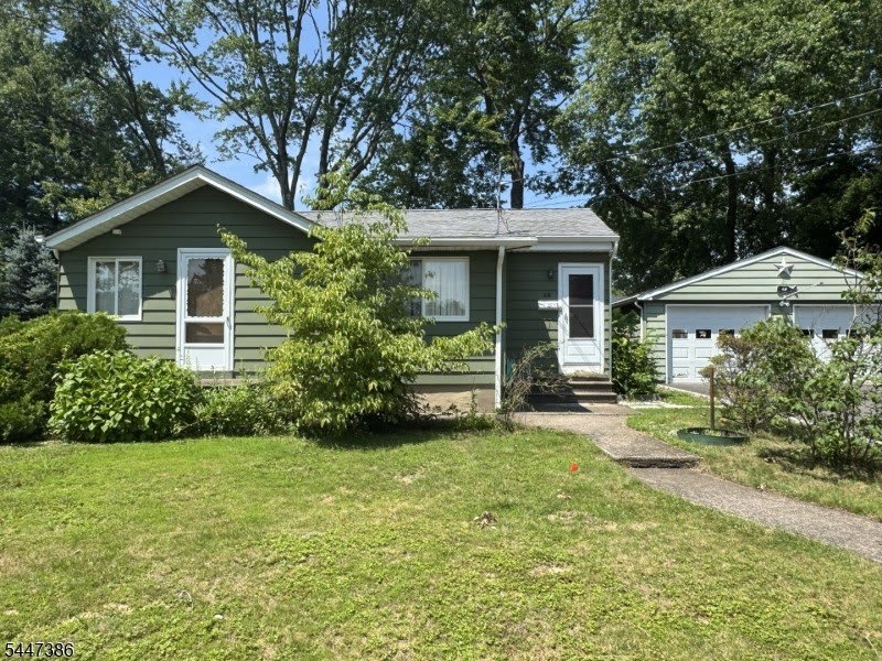 48 Beechwood Ave – photo 2