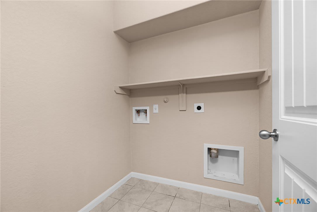481 Centinela Street – photo 5
