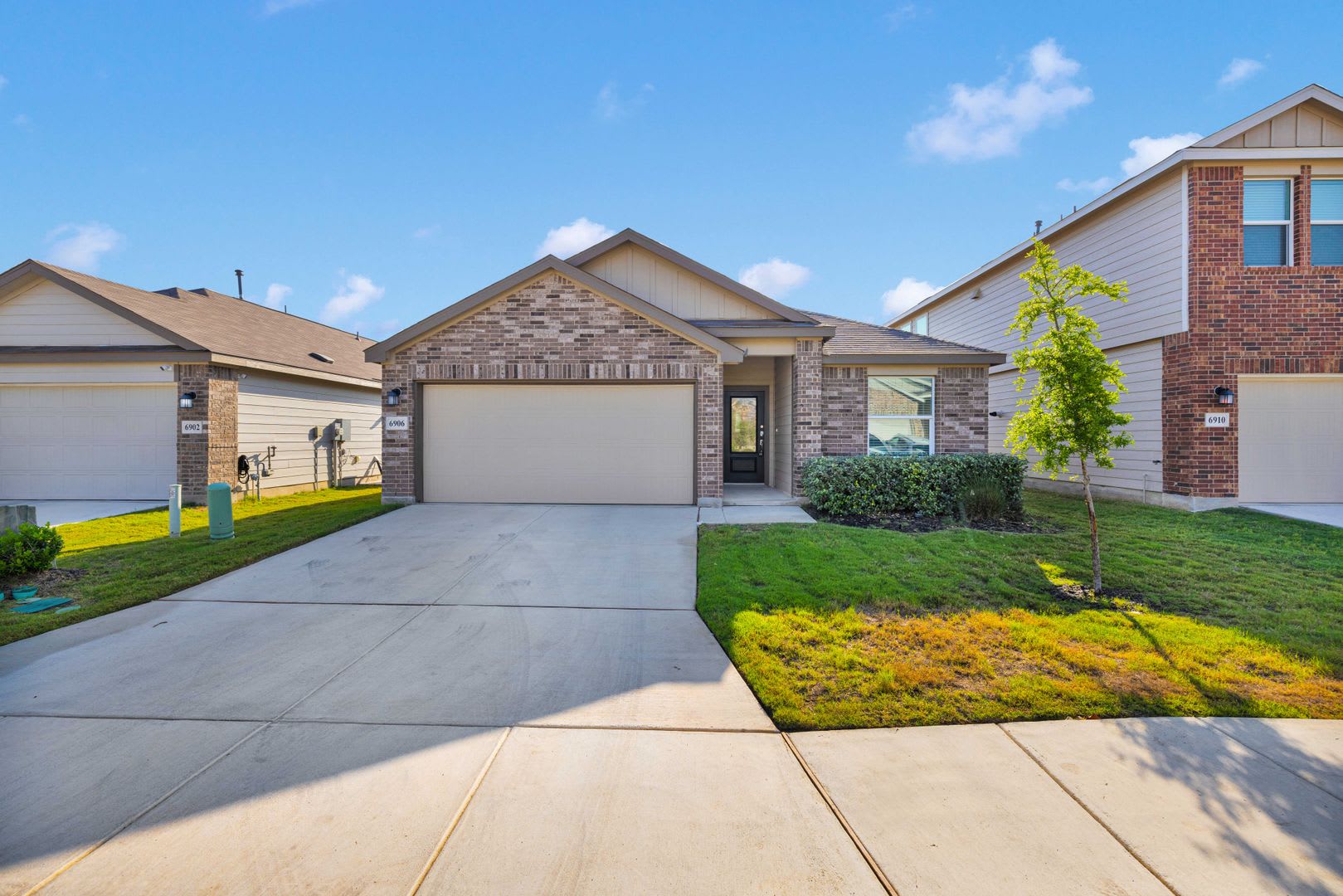 Charming 3-Bedroom Home in the Desirable Silos Community – photo 1
